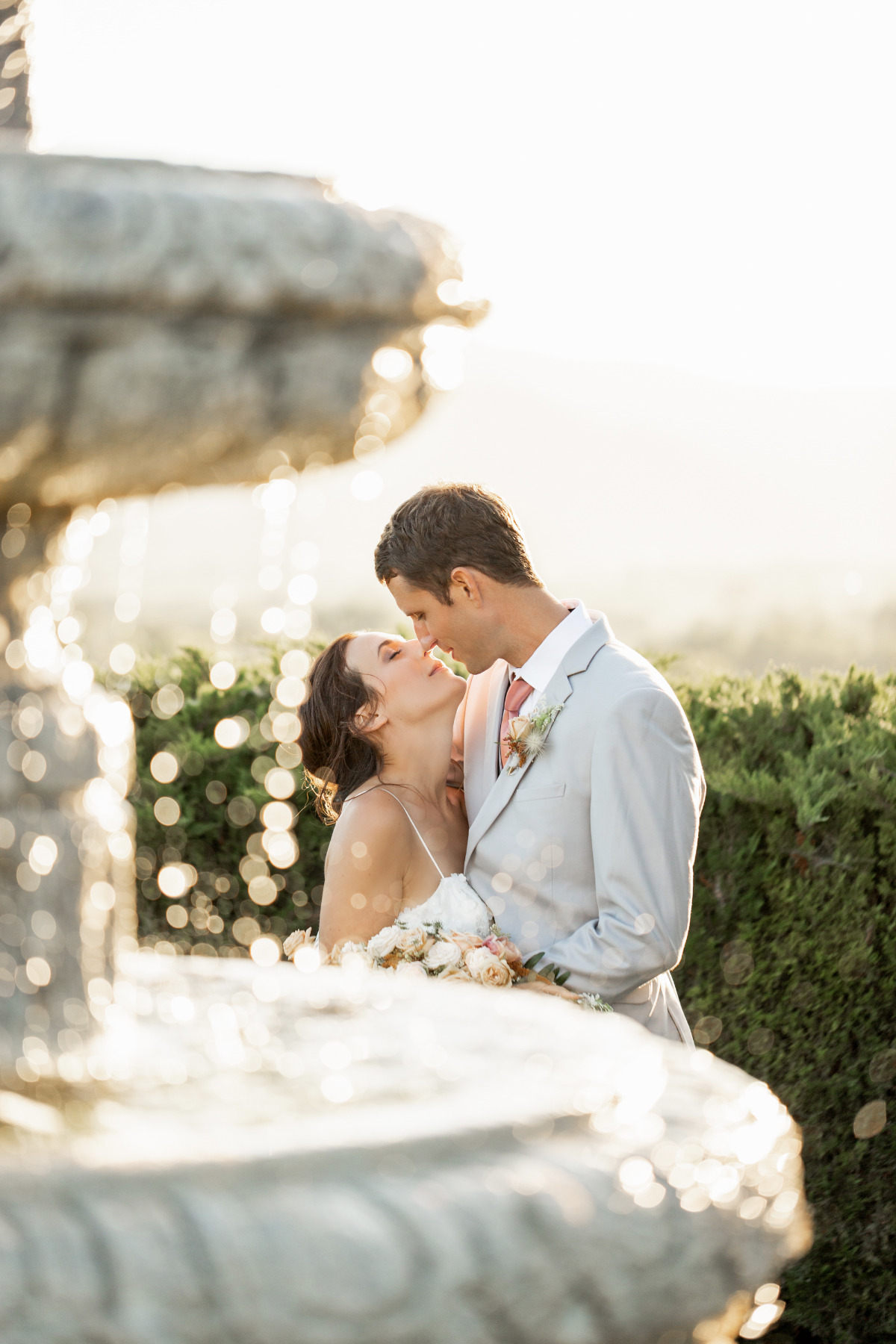 artistic-puppy-wedding-veilstailsphoto_7