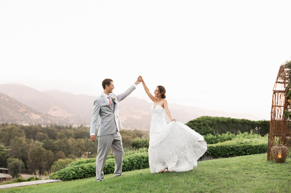 artistic-puppy-wedding-veilstailsphoto_9