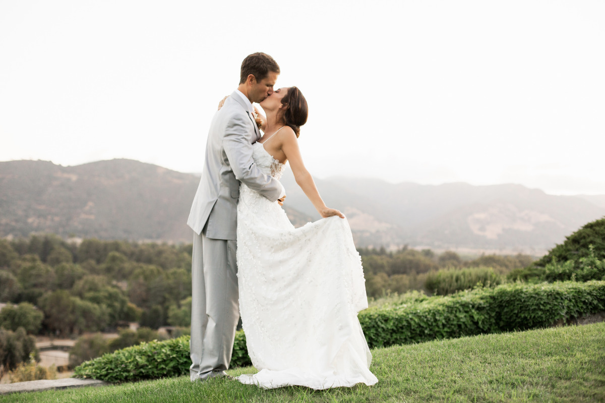 artistic-puppy-wedding-veilstailsphoto_9