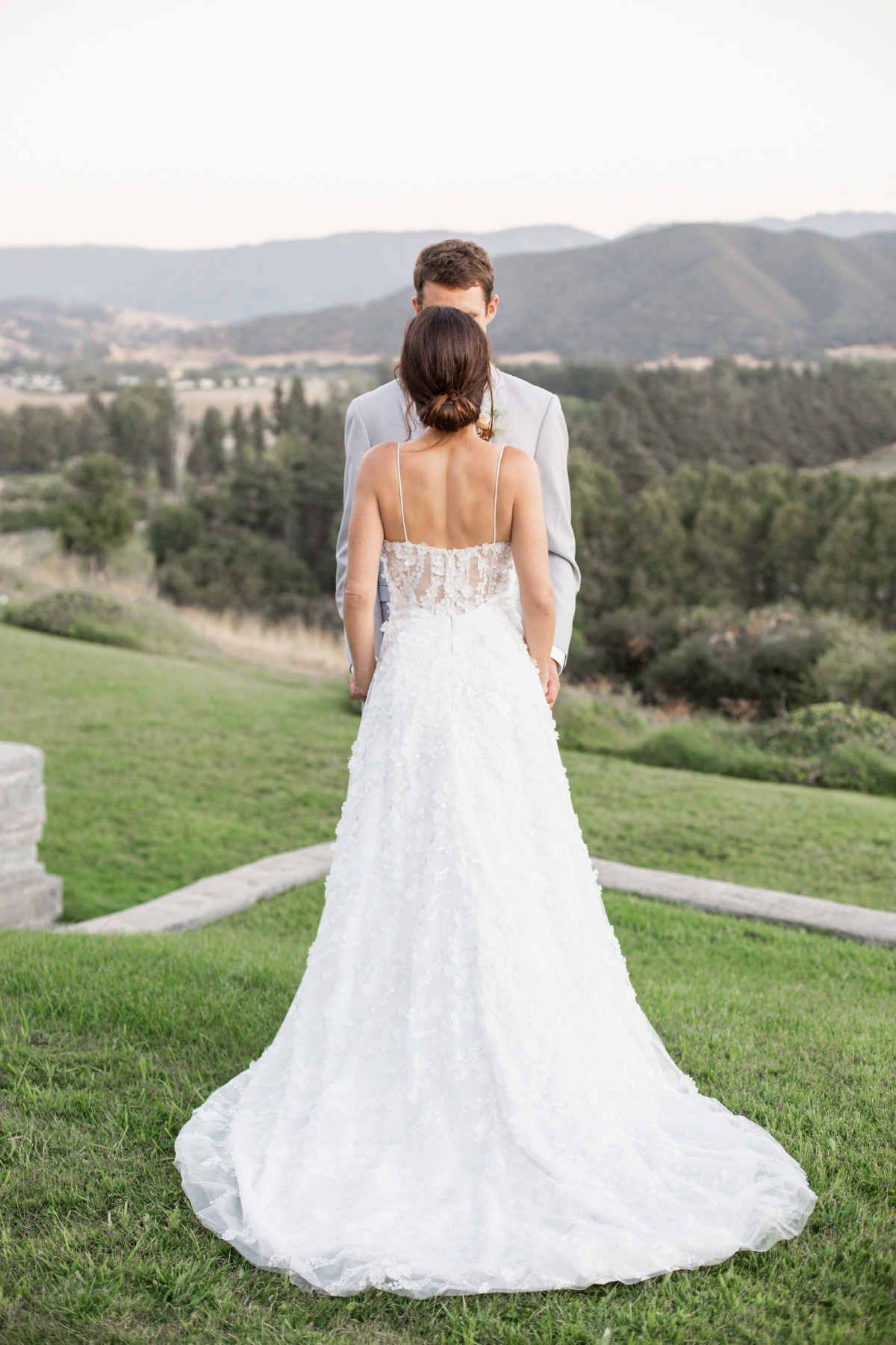 artistic-puppy-wedding-veilstailsphoto_9
