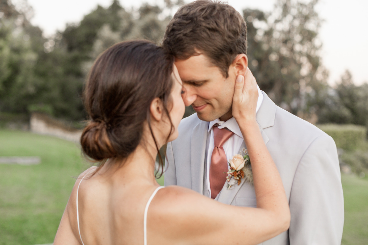 artistic-puppy-wedding-veilstailsphoto_9