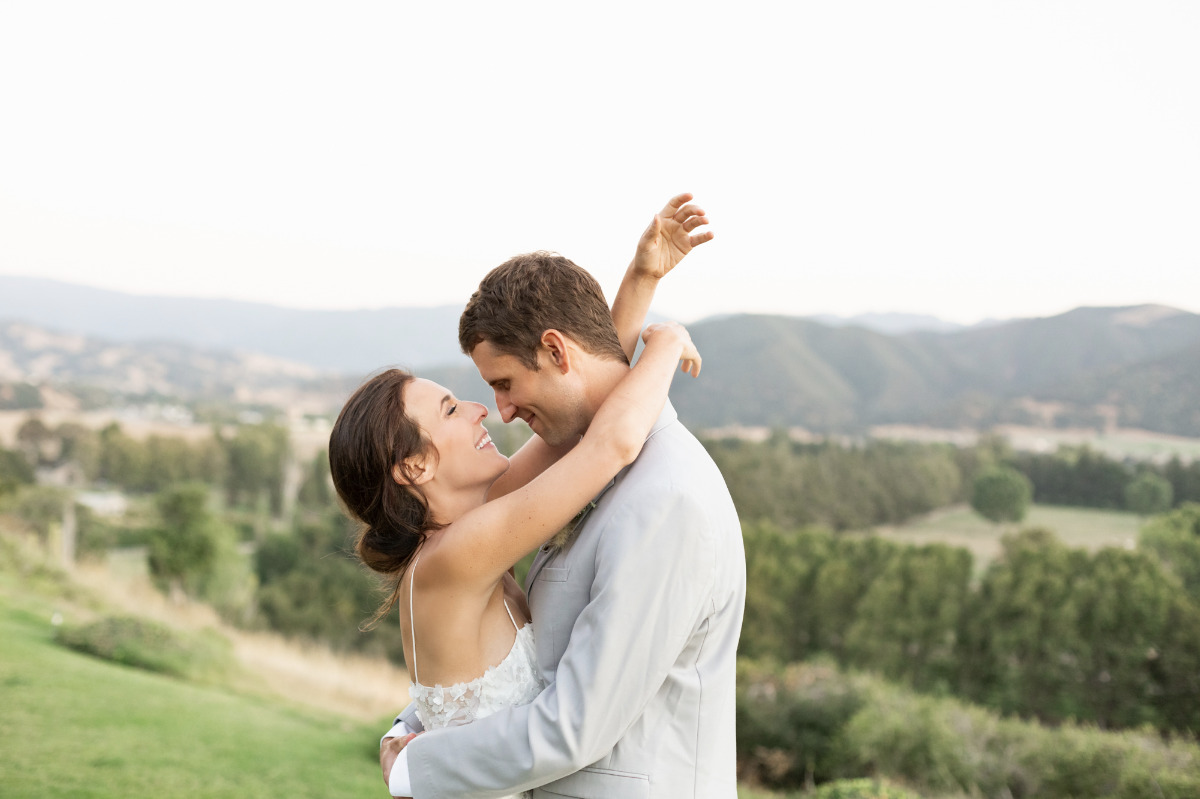 artistic-puppy-wedding-veilstailsphoto_9