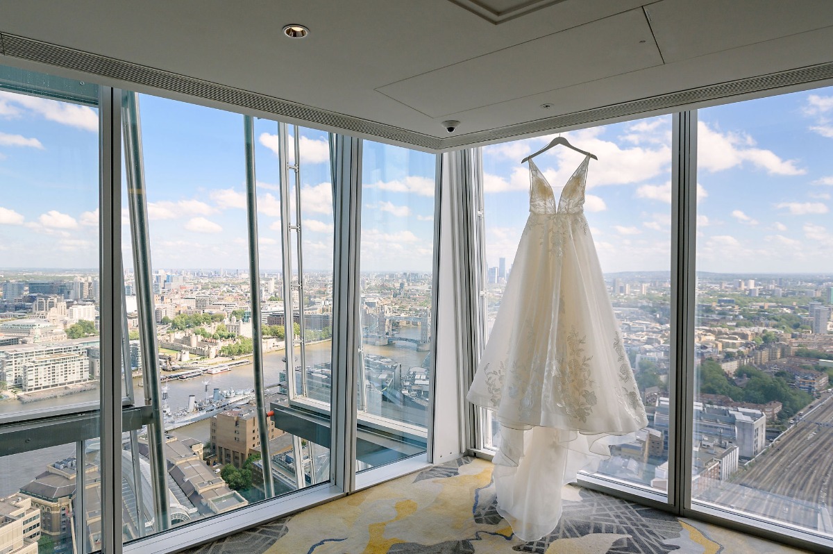 Even With a Small Guest List, This London Wedding Inspiration Didnât Sacrifice Opulence