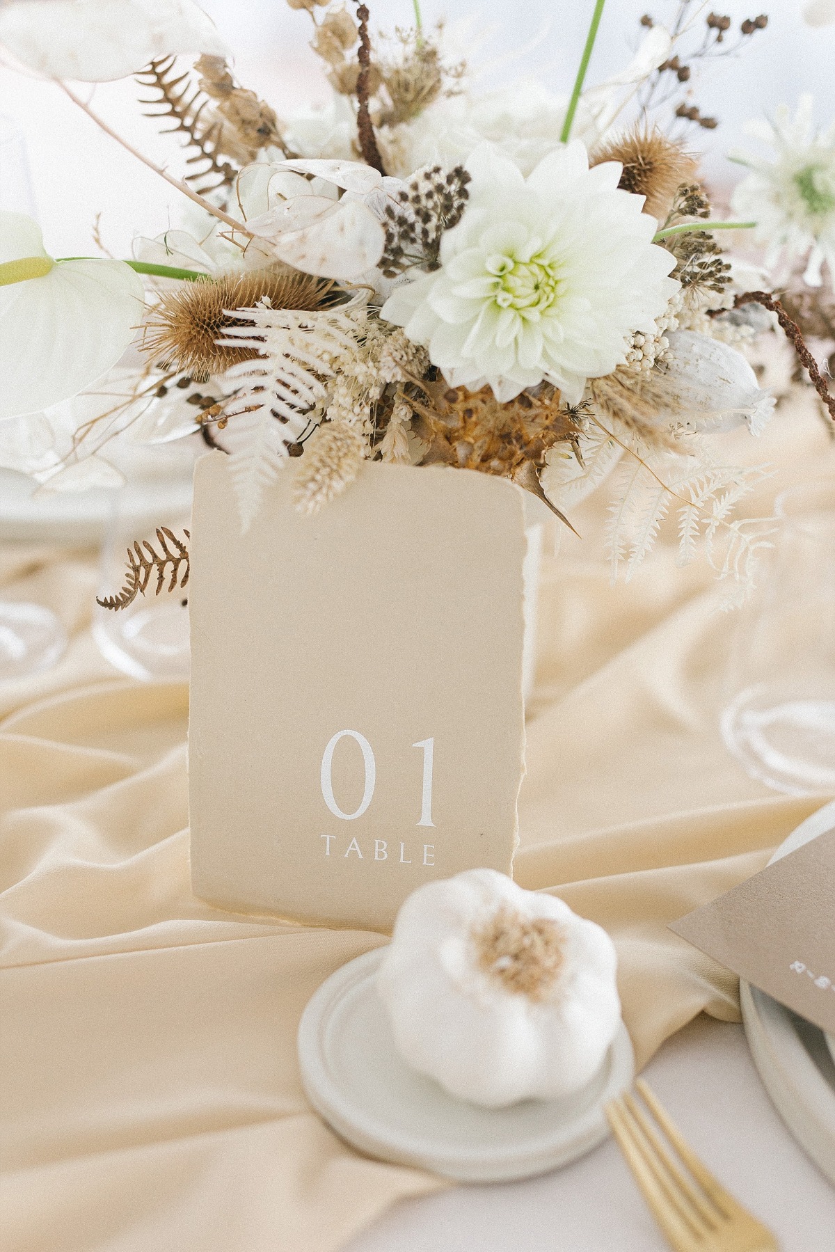 minimal-rustic-wedding-in-an-ancient-ita