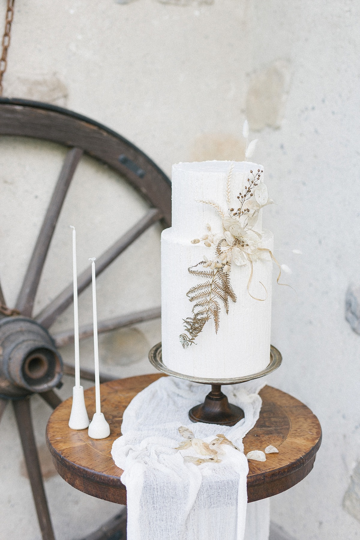 minimal-rustic-wedding-in-an-ancient-ita