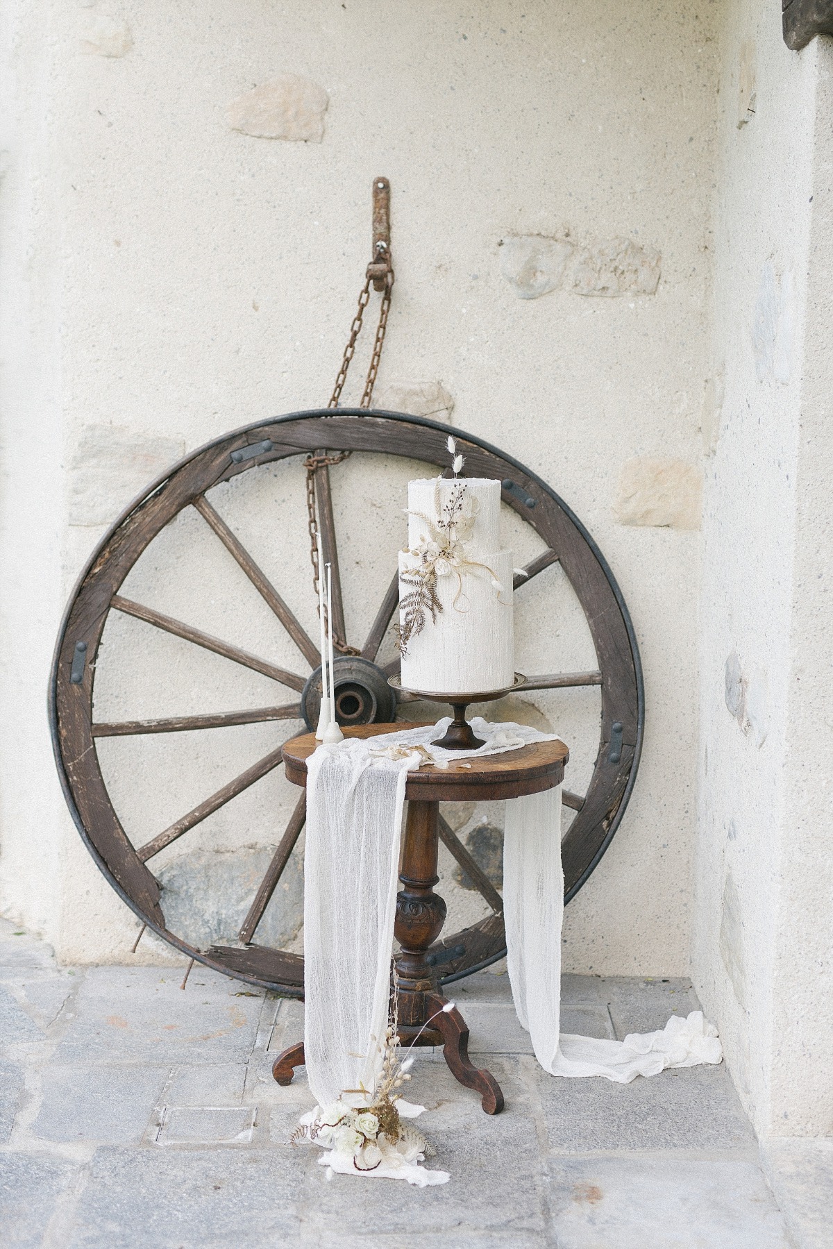 minimal-rustic-wedding-in-an-ancient-ita