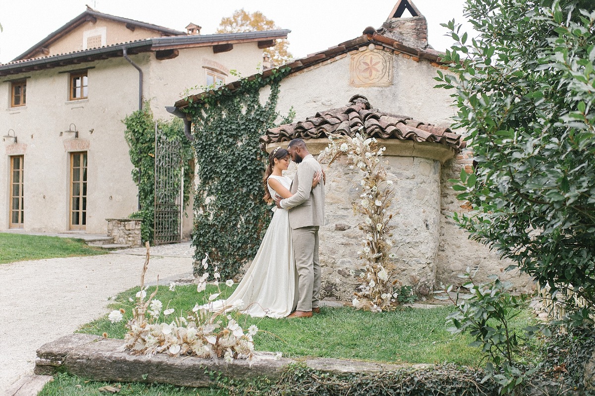 Minimal Chic Wedding in an Ancient Italian Mill