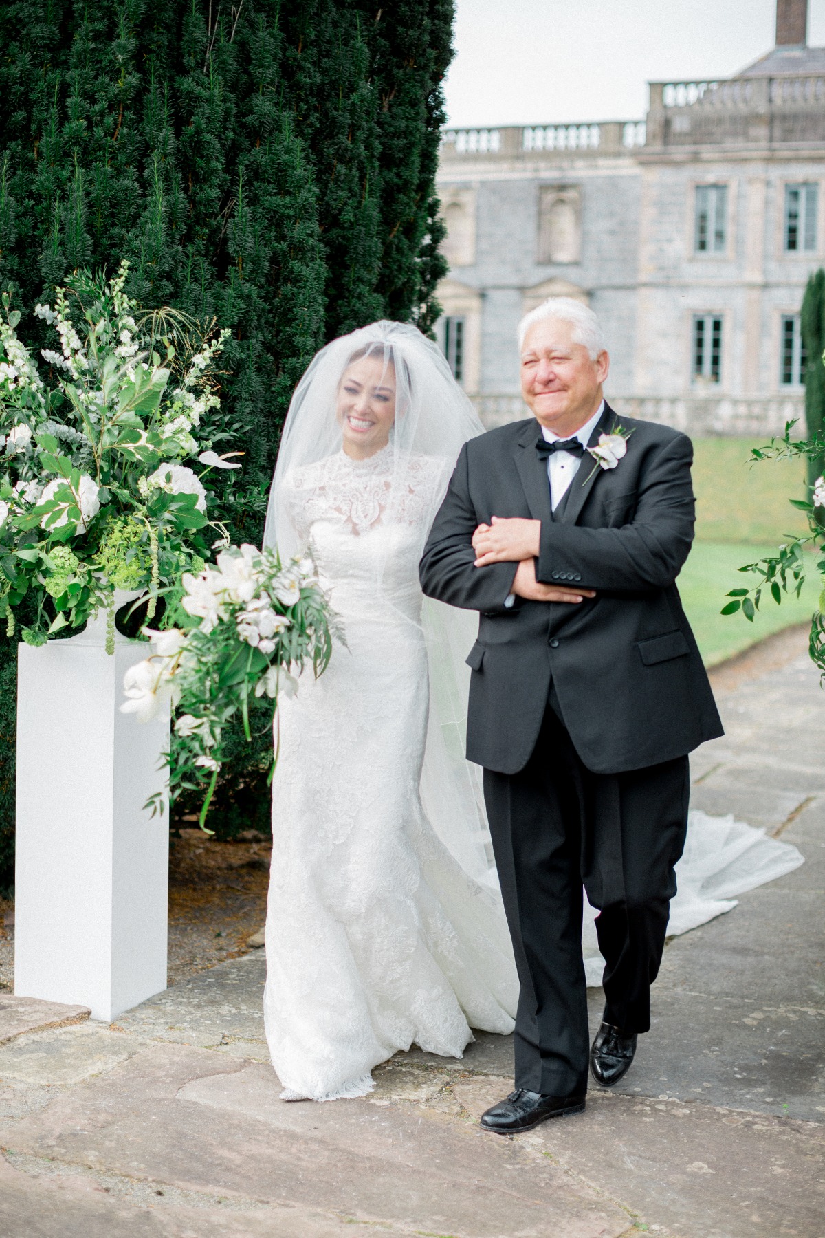 This Couple Ditched Hawaii for an Unforgettable Ireland Destination Wedding Week
