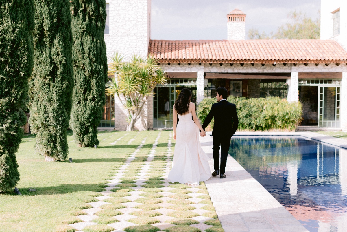 Feminine And Modern Elopement With A Hint Of Western Elegance
