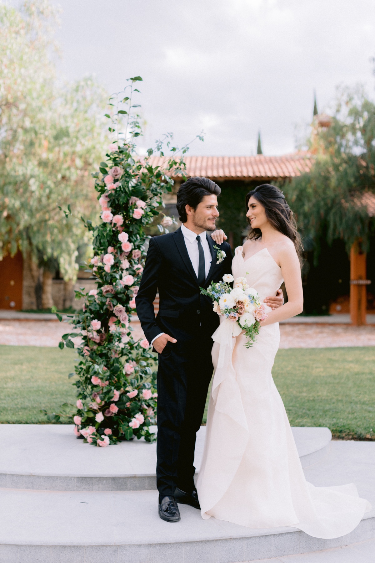 Feminine And Modern Elopement With A Hint Of Western Elegance