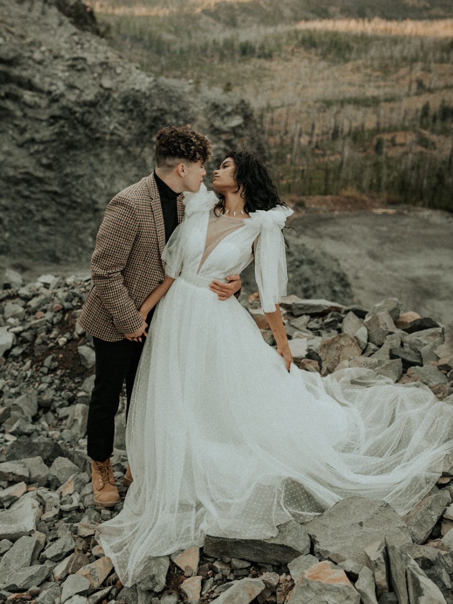 Eccentric Cliffside Elopement in Oregon