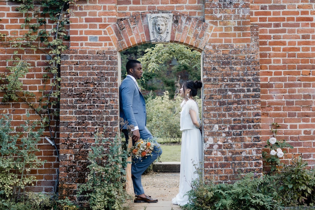 How To Add A Modern Funky Twist To Your English Countryside Wedding