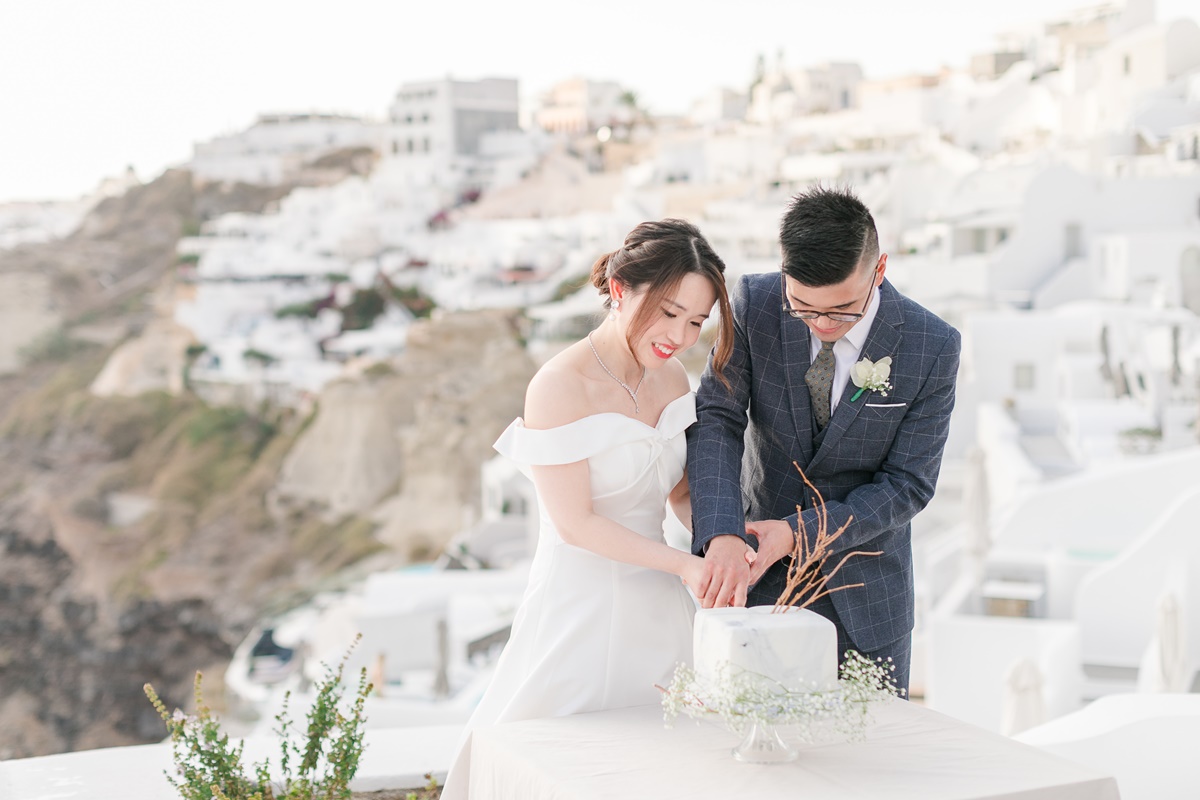 santorini-elopement-43