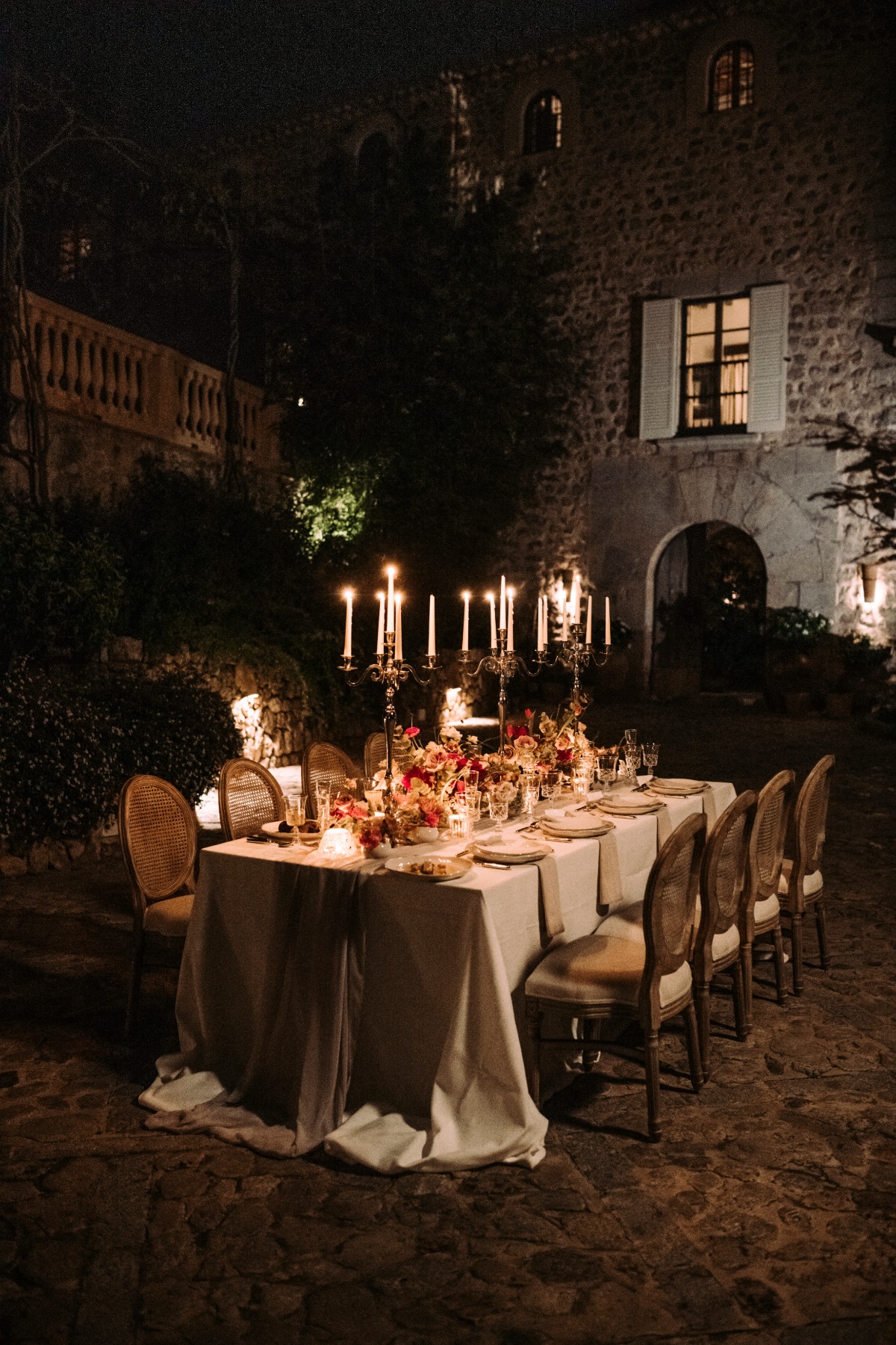 We absolutely love this gorgeously romantic Spanish finca wedding