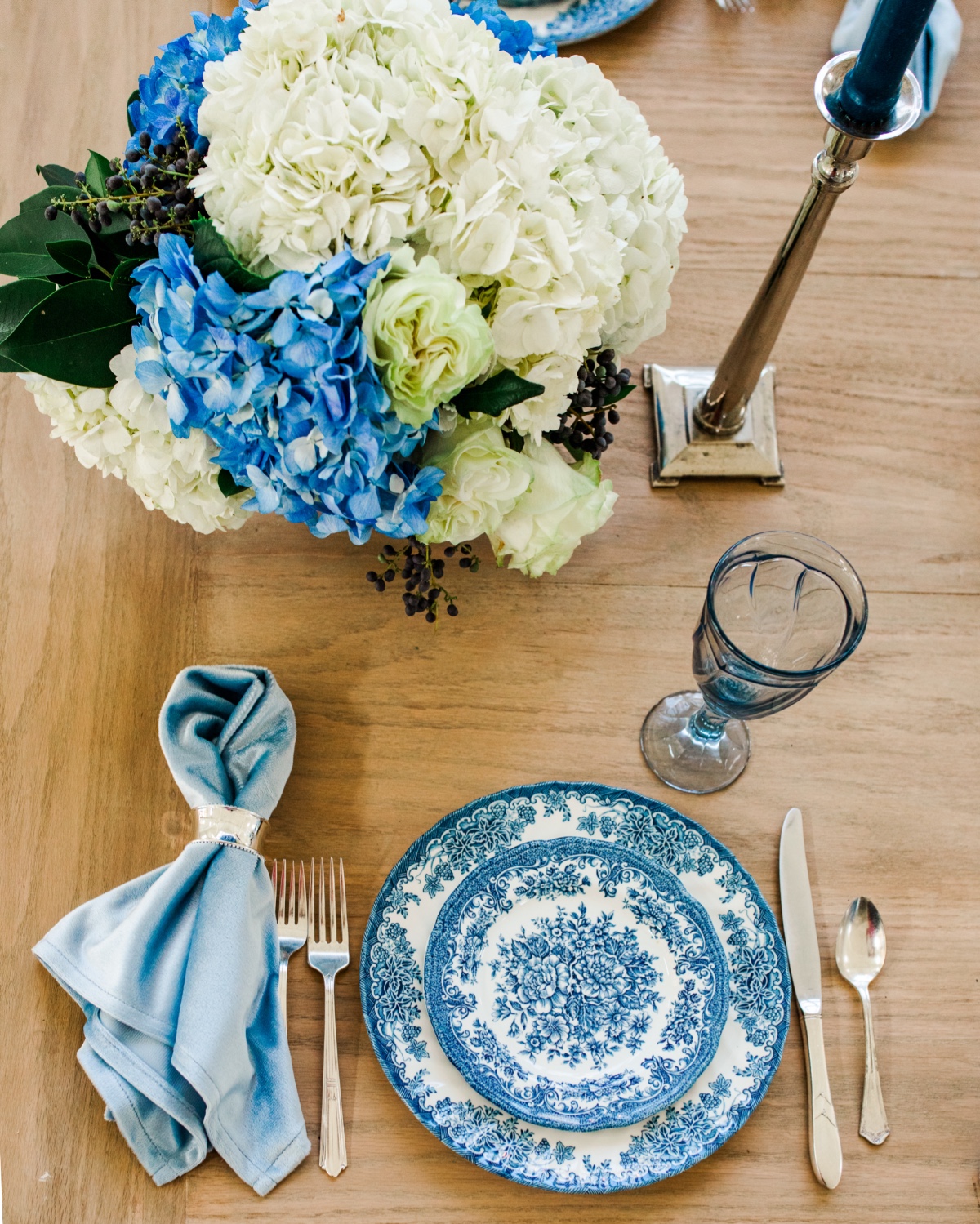 How To Incorporate Fine China Into Your Chic Microwedding
