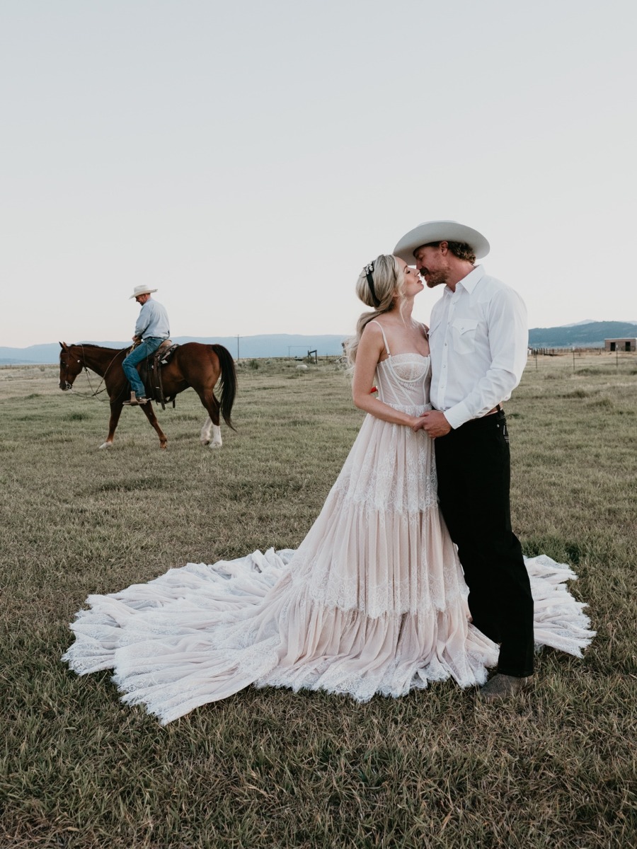 Western Romance On A Sprawling Twenty Acre Ranch