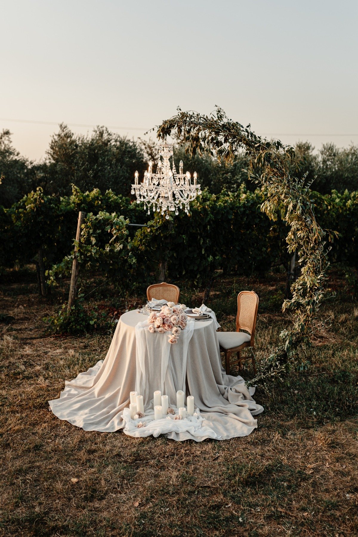 This Elopement Inspiration Shoot In The Italian Countryside Is On-PointeâLiterally