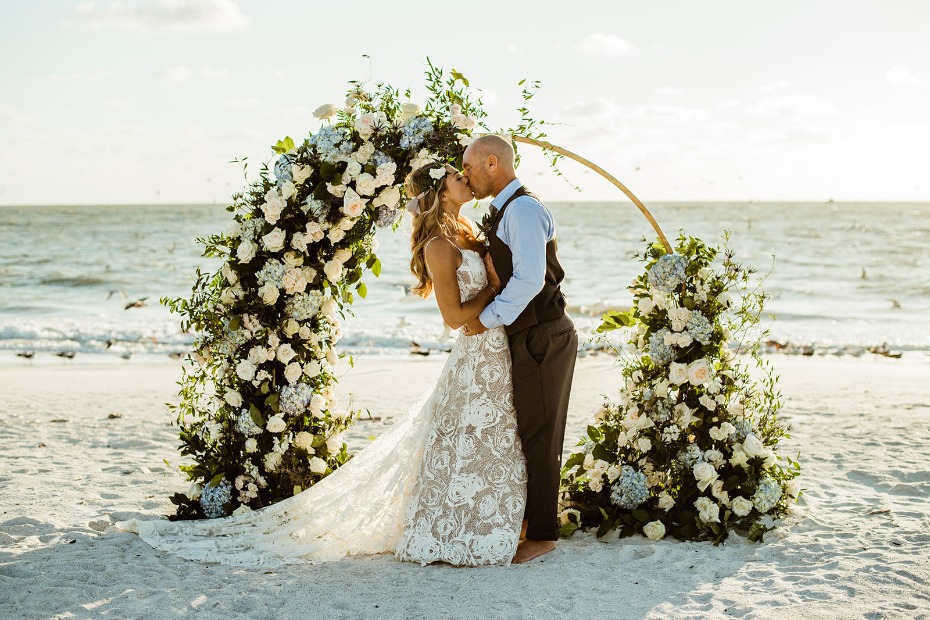 Thereâs No Better Place Than the Beach To Get Married Outdoors