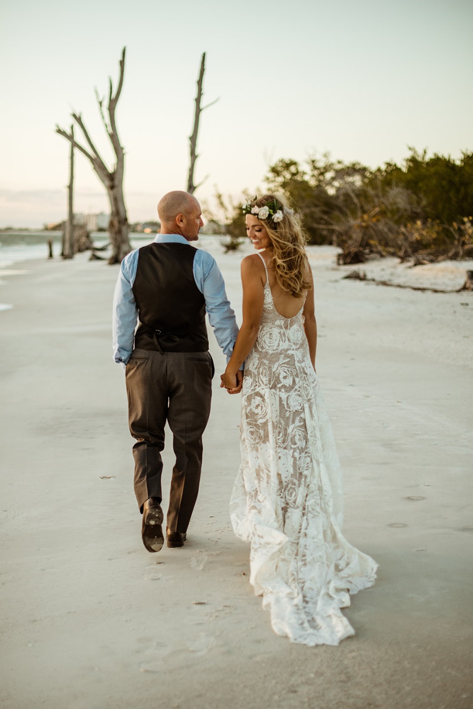Thereâs No Better Place Than the Beach To Get Married Outdoors