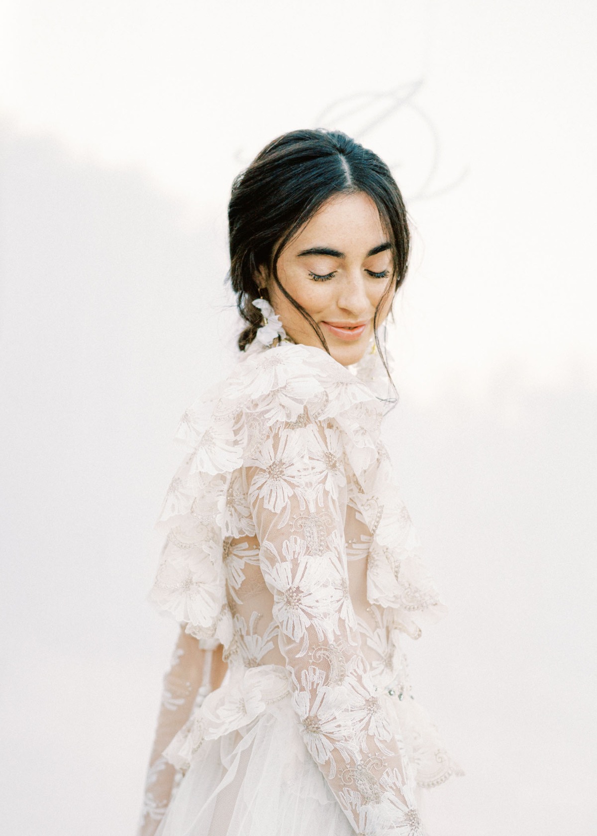 Endless ruffles and Apulian charm in this Italian celebration in purest white