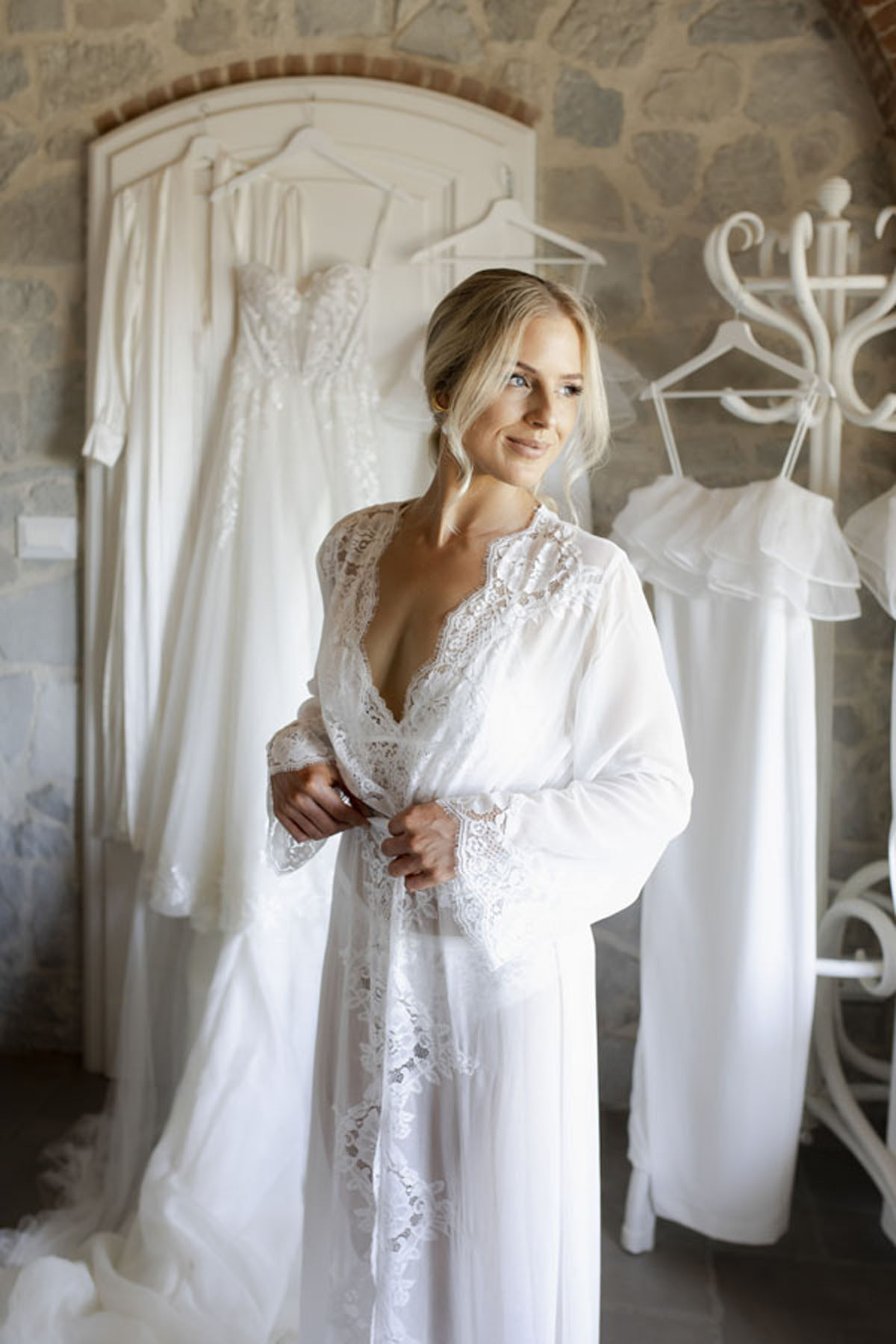 6_bride_getting_ready