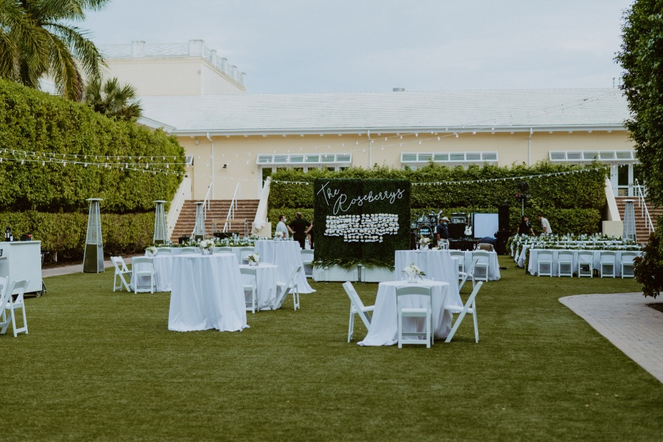 Thereâs No Better Place Than the Beach To Get Married Outdoors