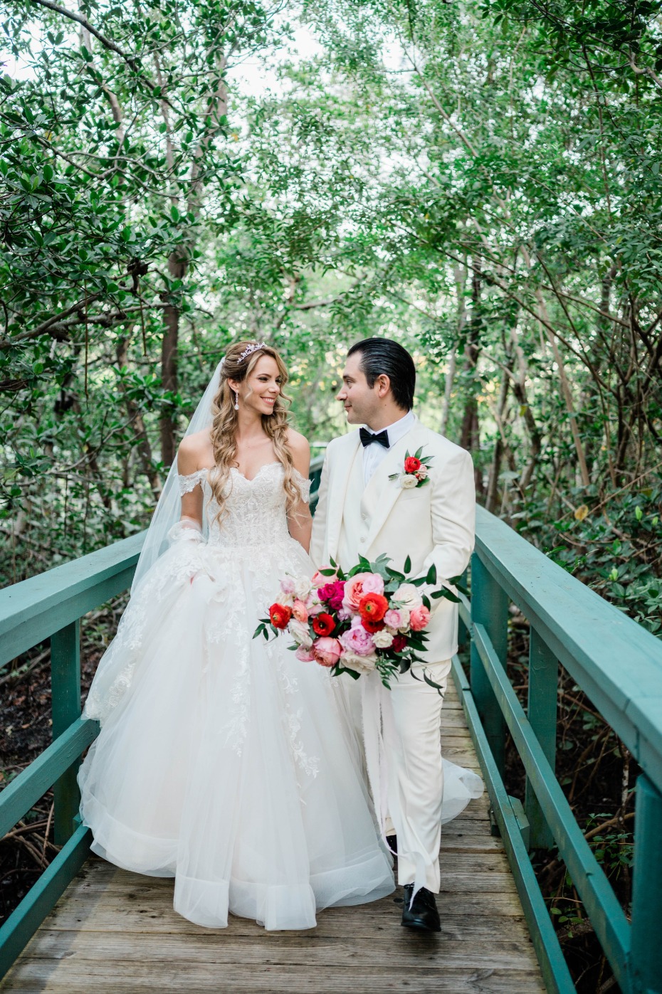 Thereâs No Better Place Than the Beach To Get Married Outdoors