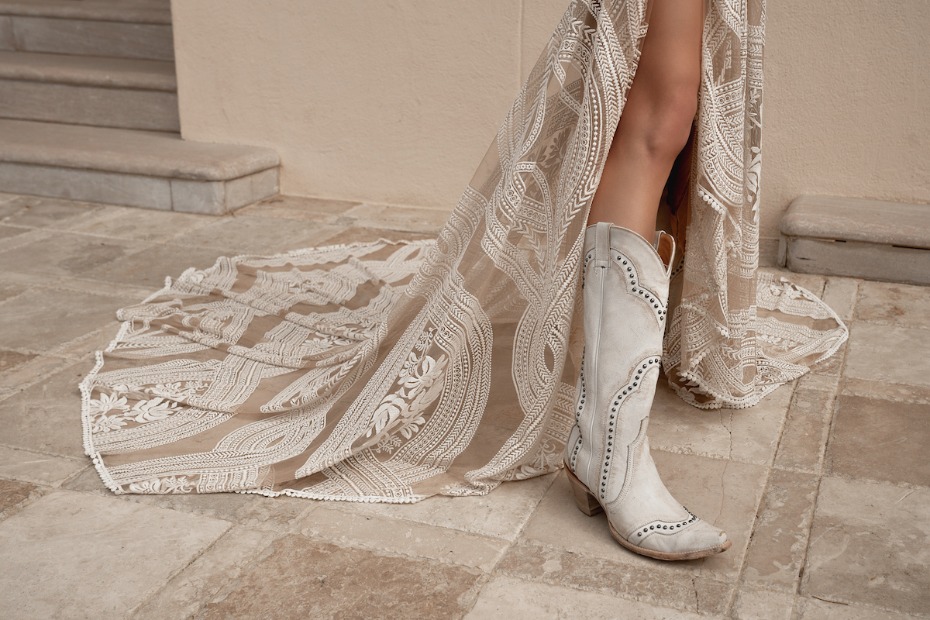 Cowboy Boots Are the New Glass Slipper on a Brideâs Best Day Ever