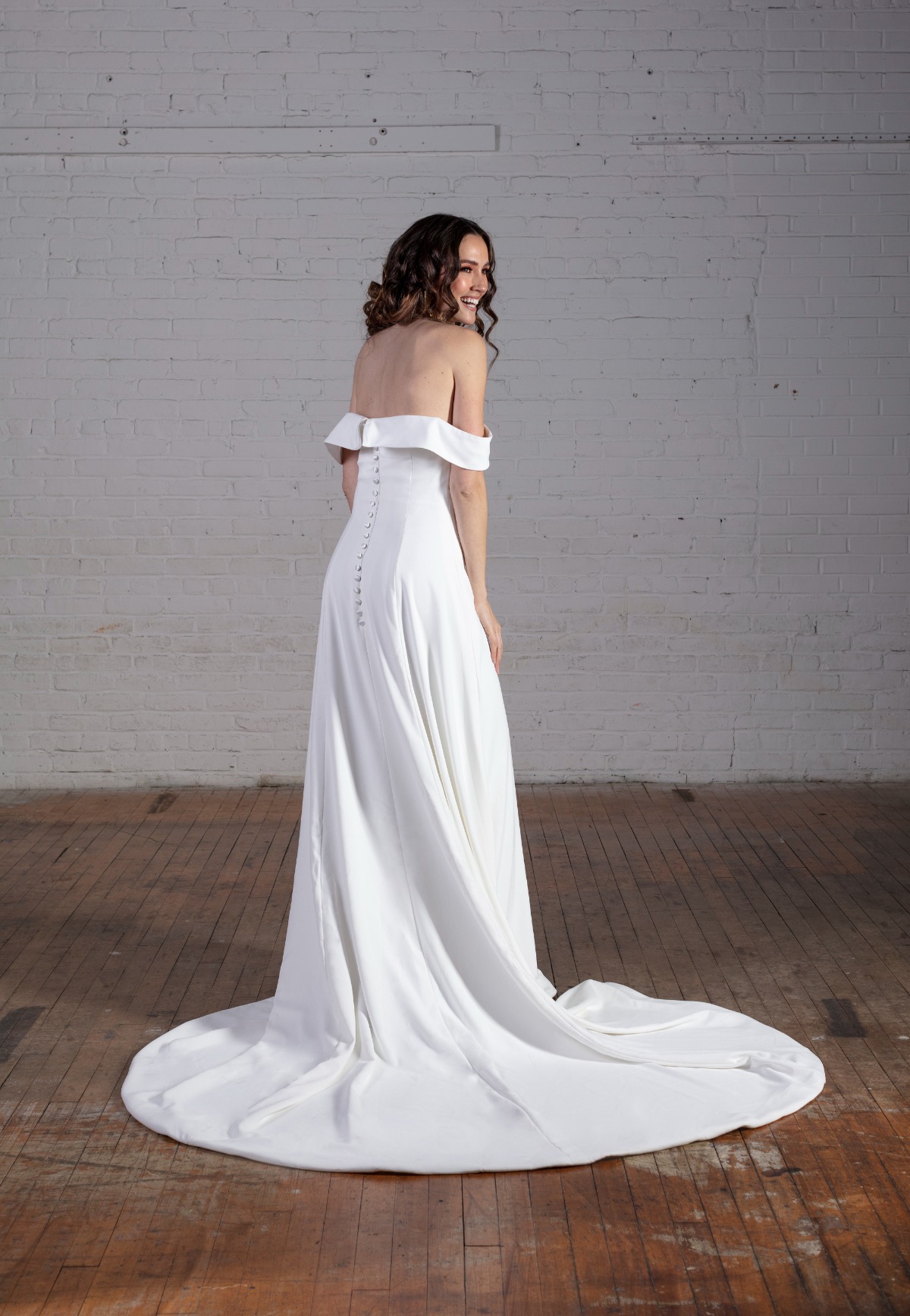 5055c-ingrid-bk