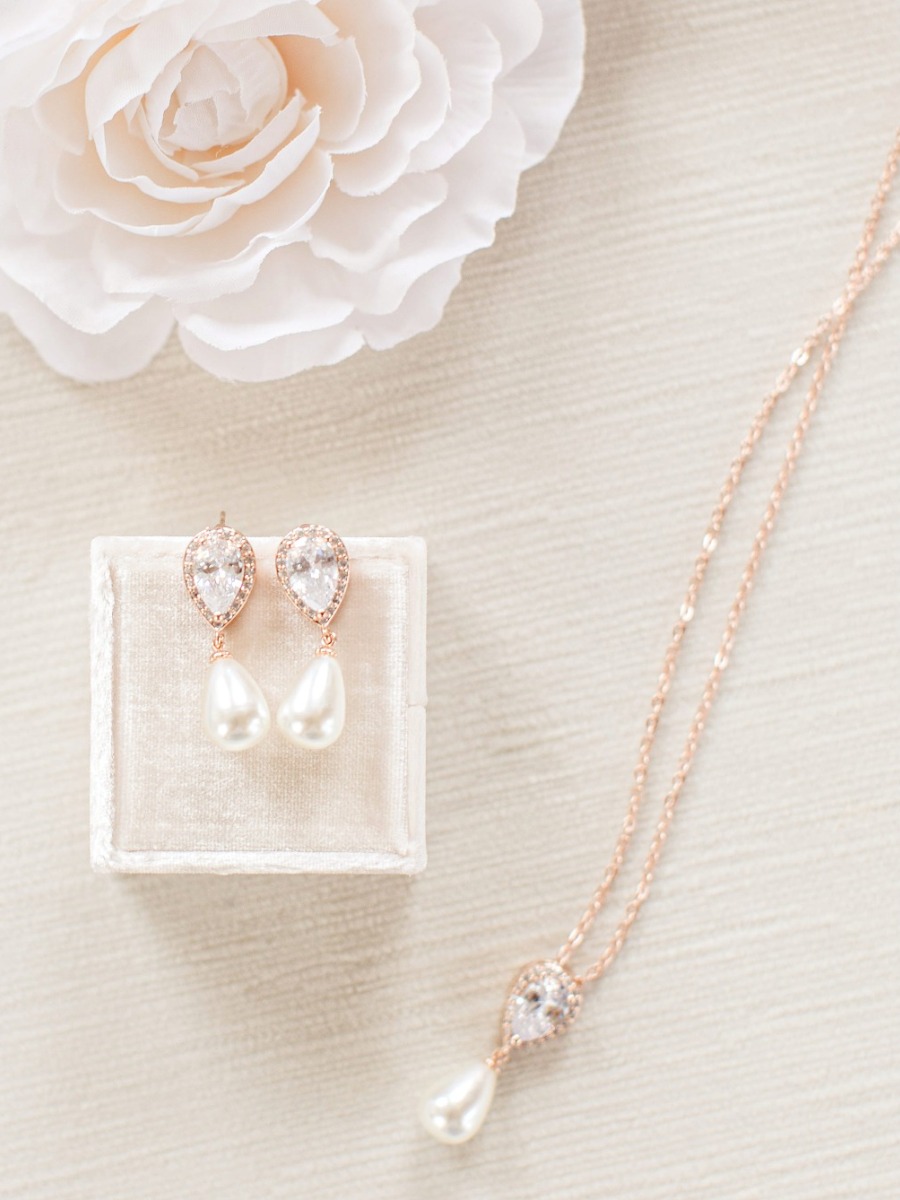 How to Choose Bridesmaid Jewelry for Every Dress Style