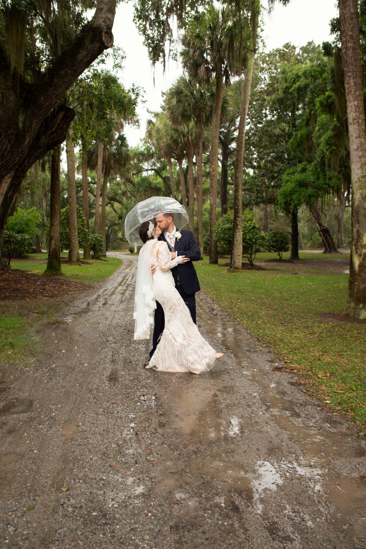 Rainy Savannah Wedding With A '20s Sprinkle