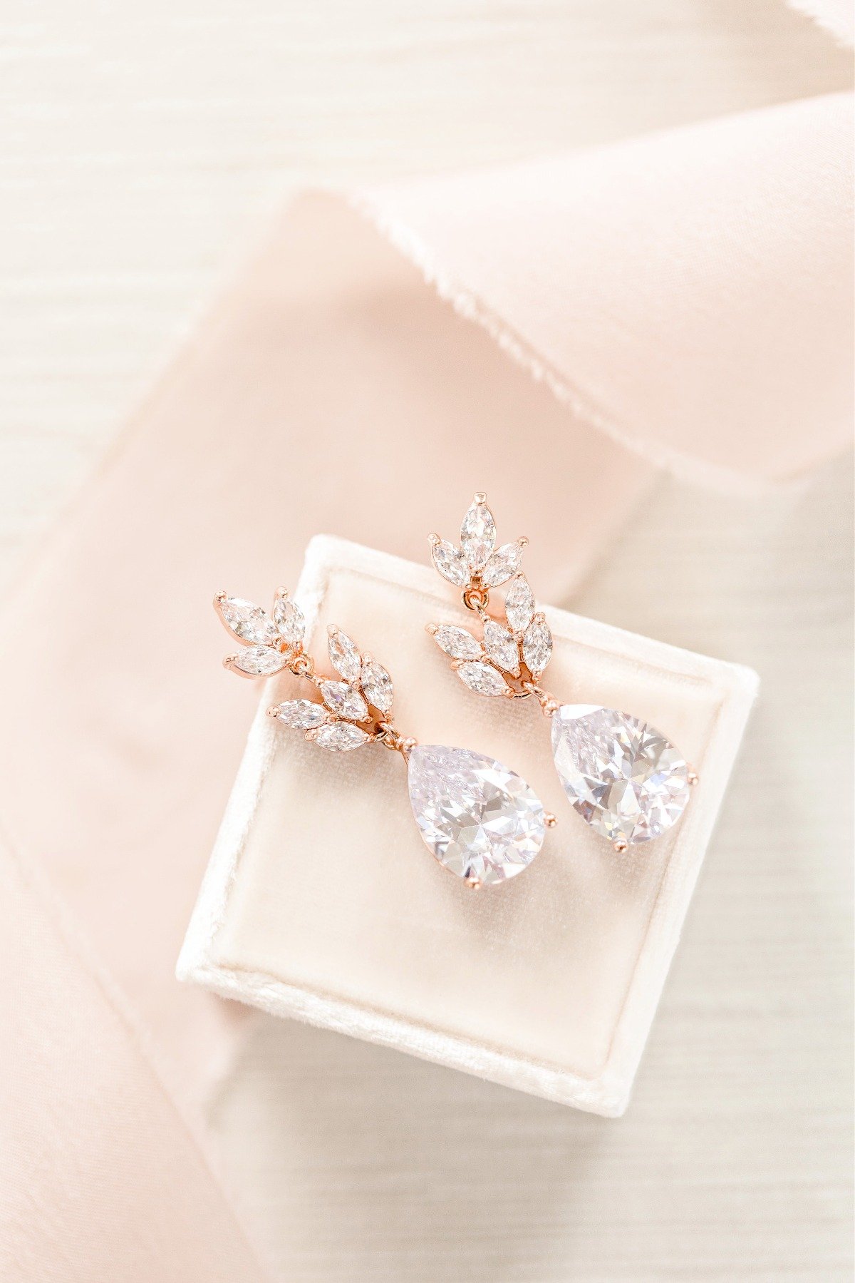 How to Choose Bridesmaid Jewelry for Every Dress Style