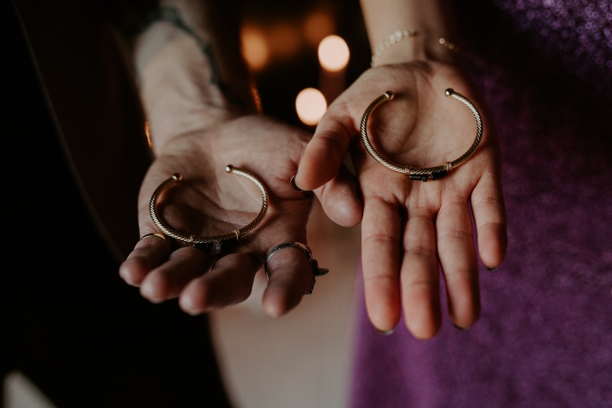 winter-purple-elopement-france-styleshoo