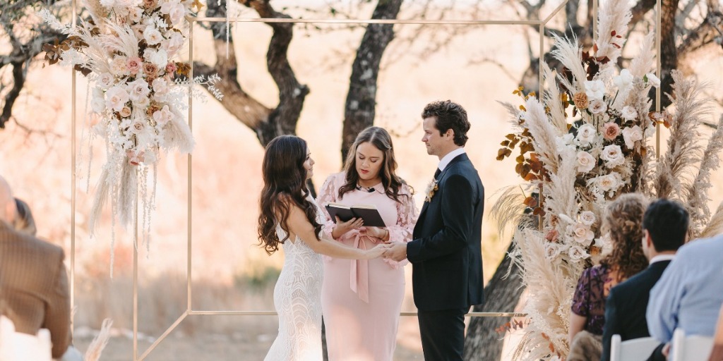 An Outdoor Wedding So Pretty, These Ceremony Photos Frame Themselves