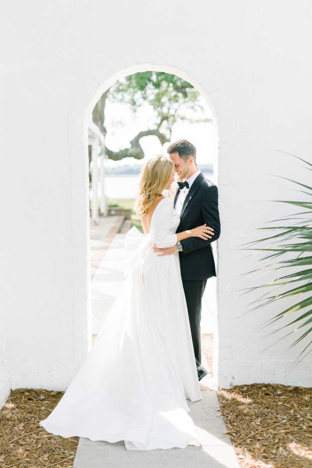 A Charleston Wedding That Dares To Be Timeless In These Trendy Times