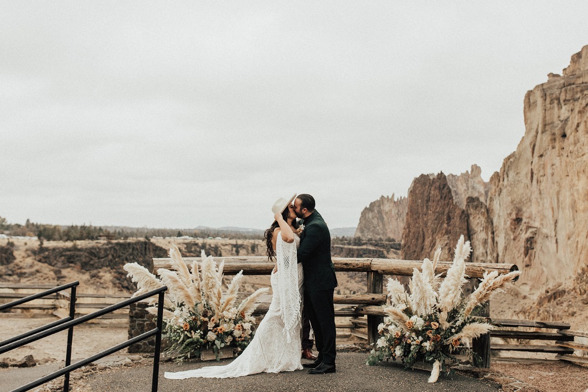 An Outdoor Ceremony in Oregon With A Jaw-Dropping View