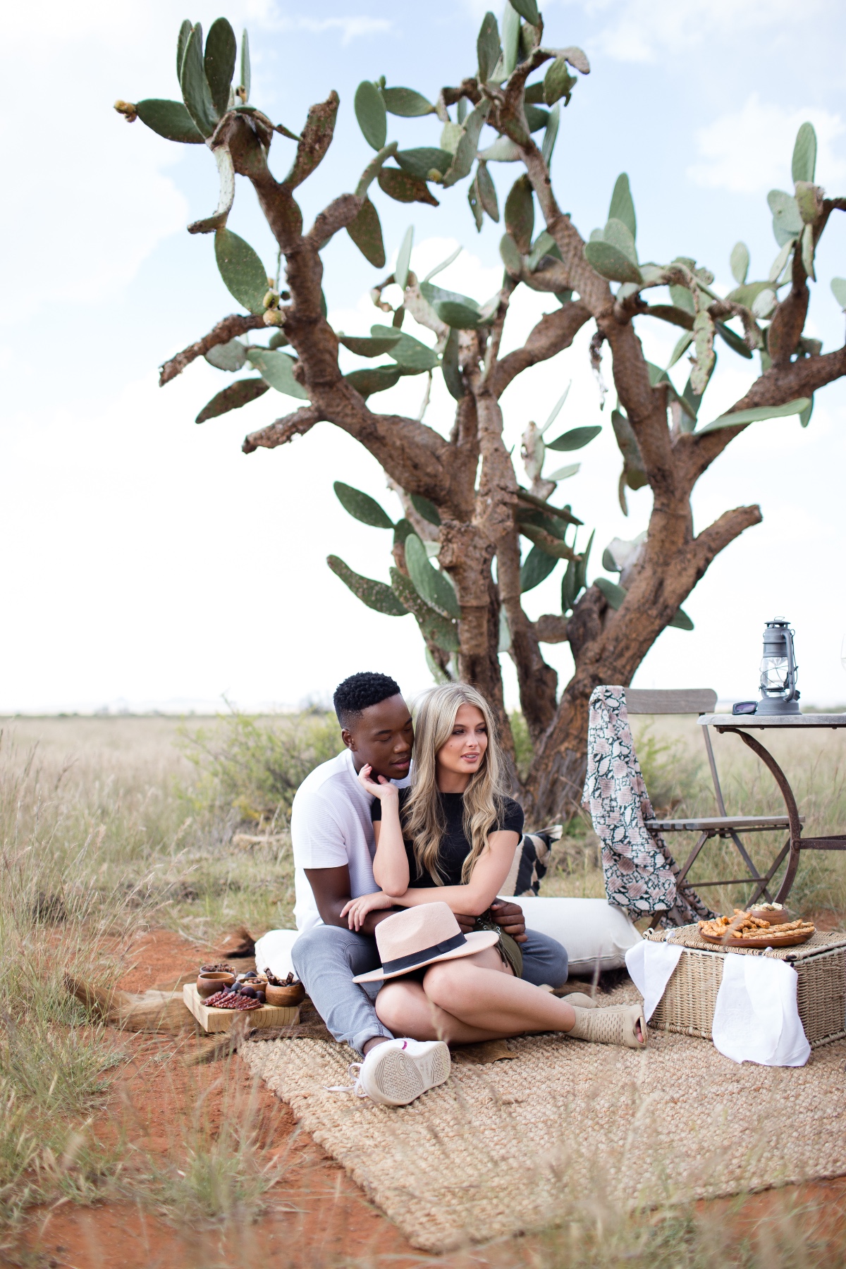 Phantsi komthunzi welanga (Xhosa) - Under the African sun