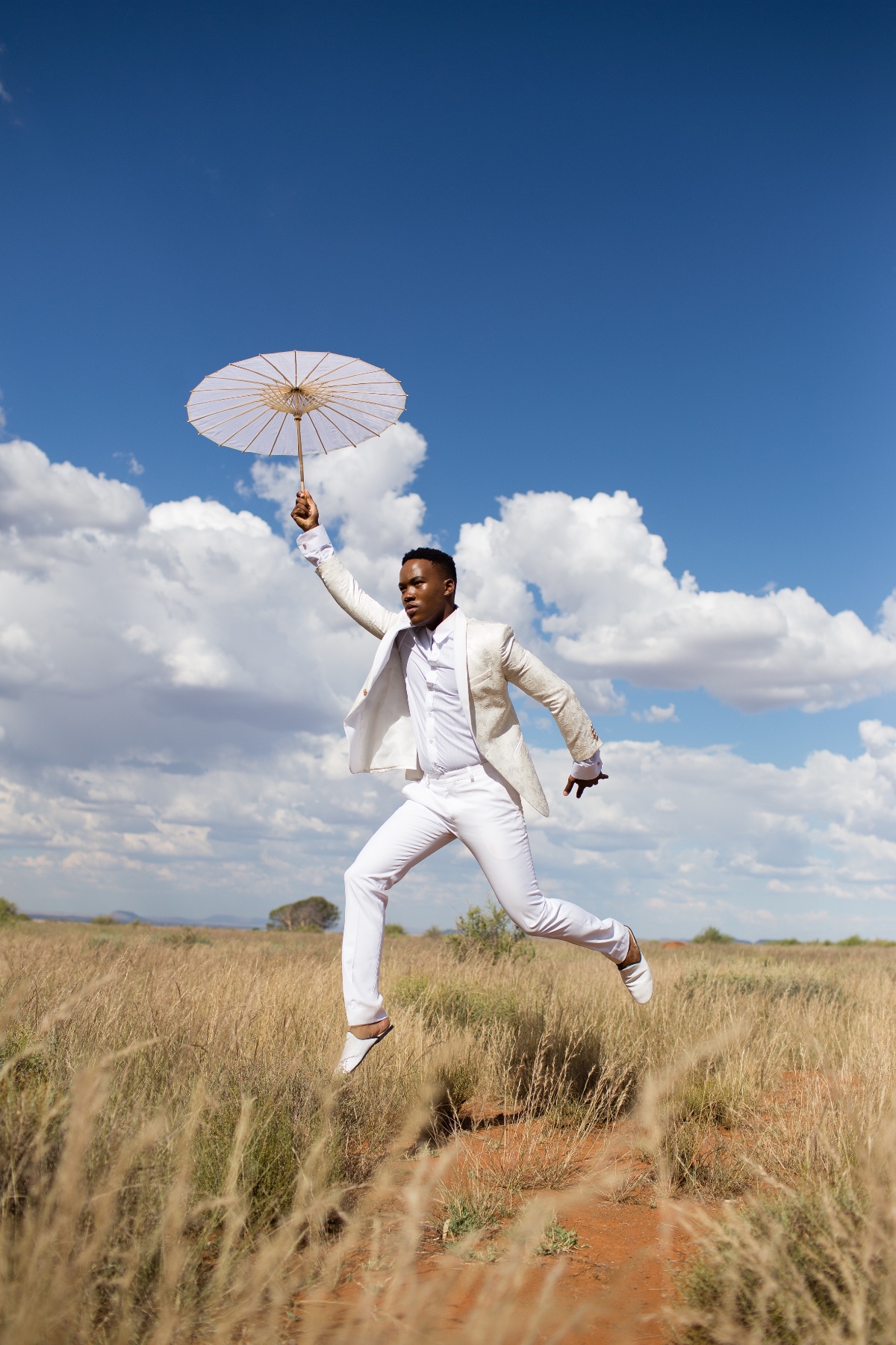 Phantsi komthunzi welanga (Xhosa) - Under the African sun