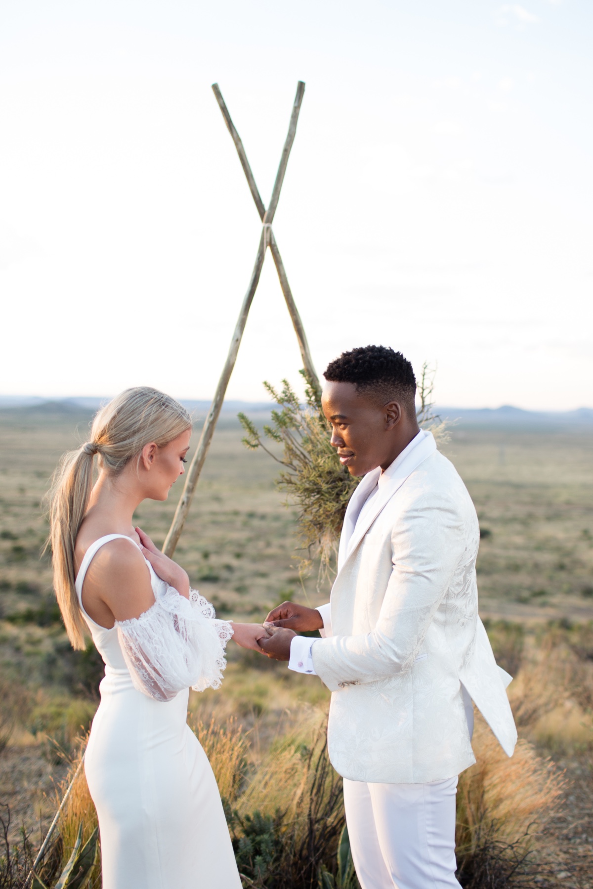 Phantsi komthunzi welanga (Xhosa) - Under the African sun
