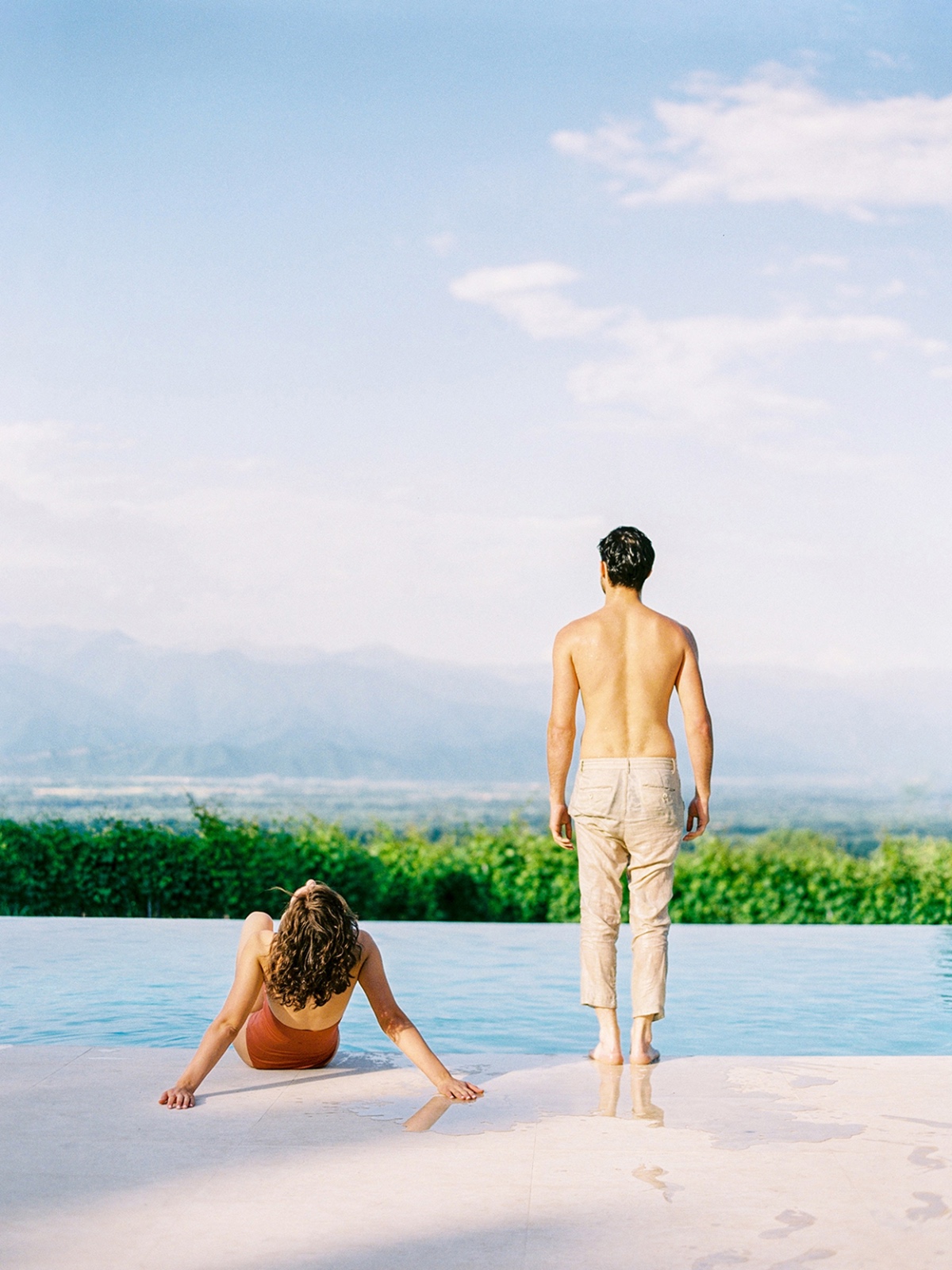 Why You Need To Hire A Photographer For Your Honeymoon
