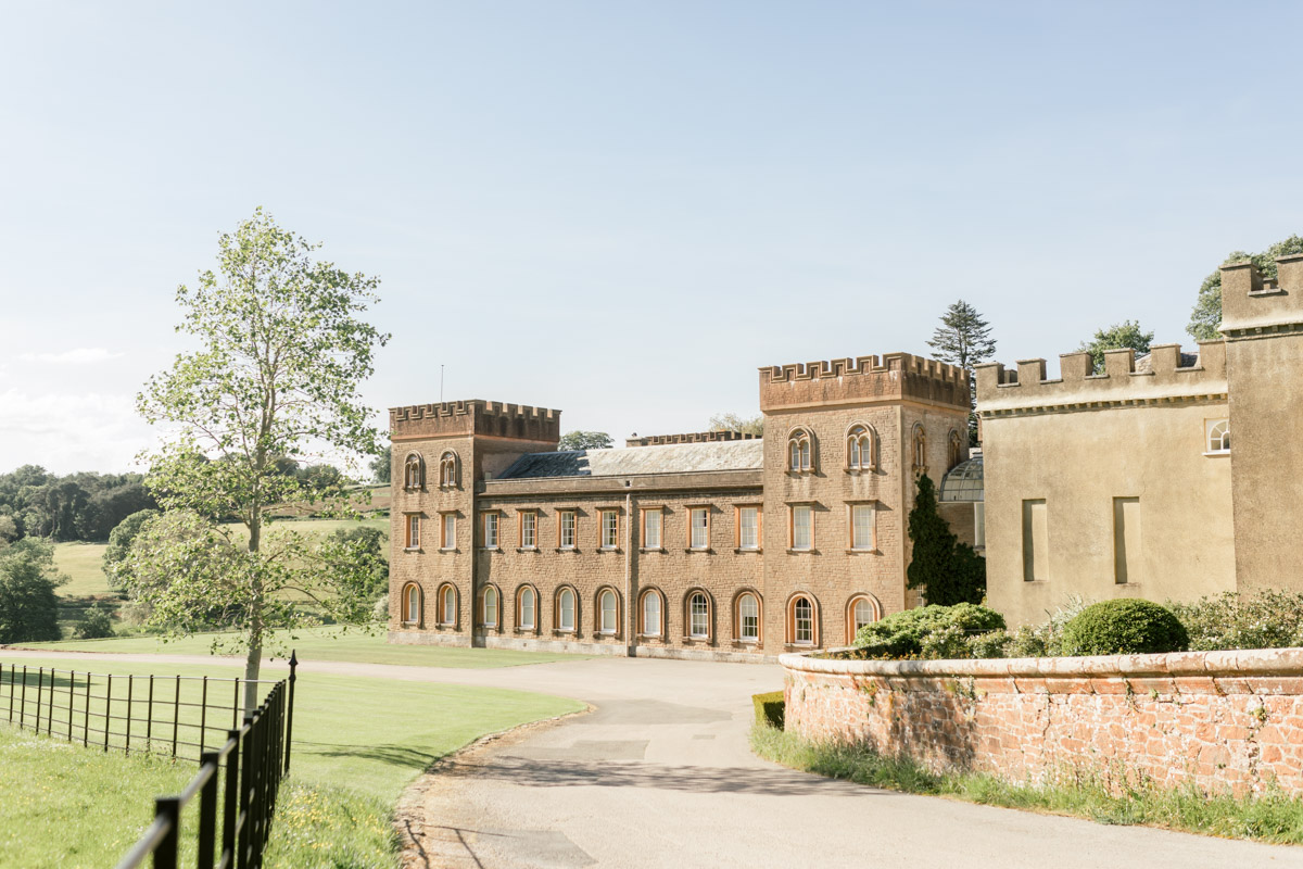 Enchant Your Wedding Guests With An Exquistie Wedding Just Like This One