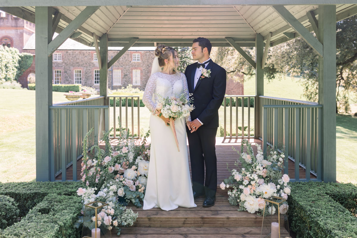 Enchant Your Wedding Guests With An Exquistie Wedding Just Like This One