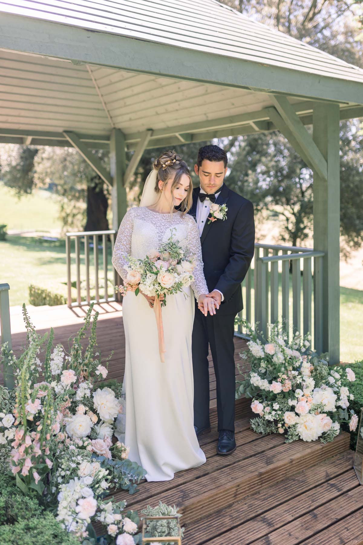 Enchant Your Wedding Guests With An Exquistie Wedding Just Like This One