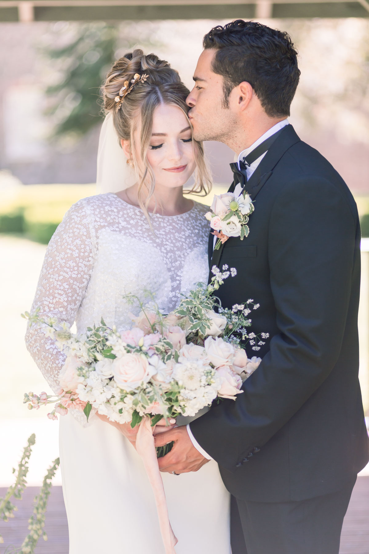 Enchant Your Wedding Guests With An Exquistie Wedding Just Like This One