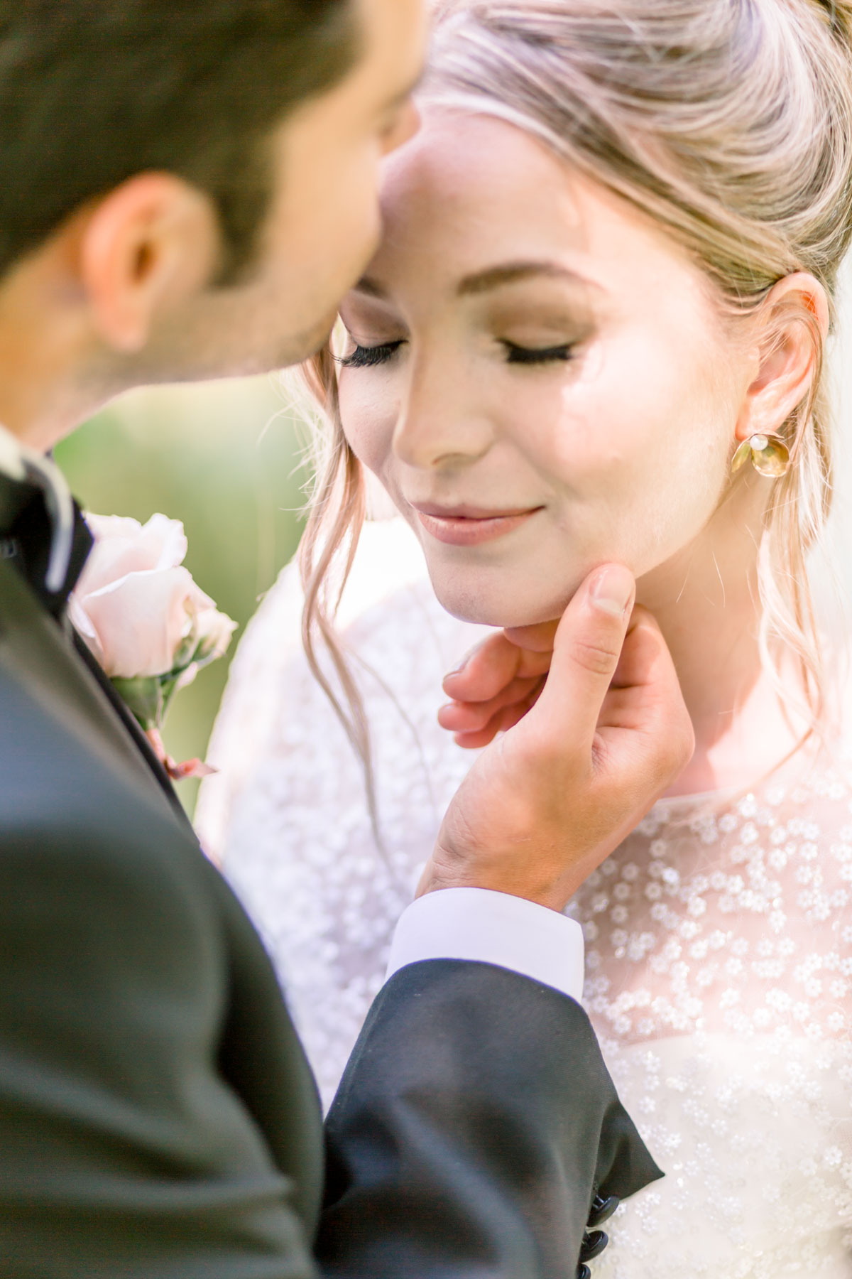 Enchant Your Wedding Guests With An Exquistie Wedding Just Like This One
