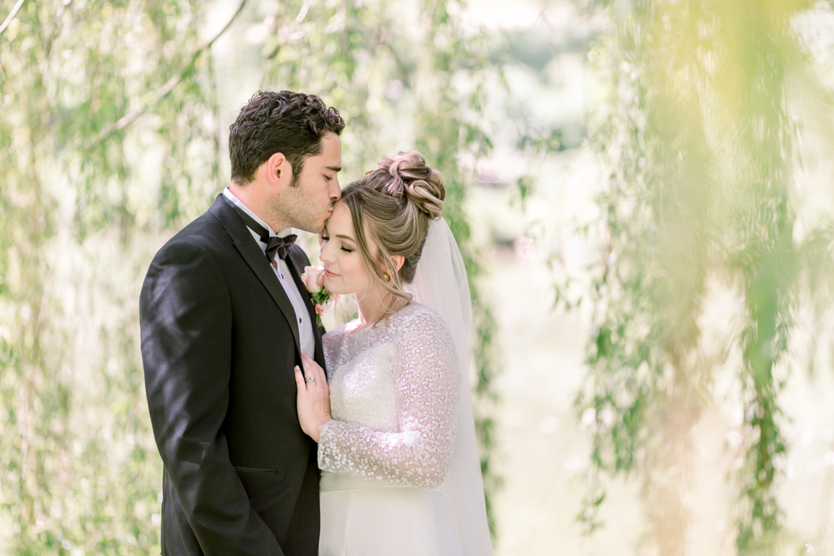 Enchant Your Wedding Guests With An Exquistie Wedding Just Like This One