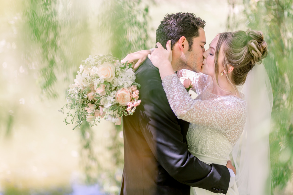 Enchant Your Wedding Guests With An Exquistie Wedding Just Like This One