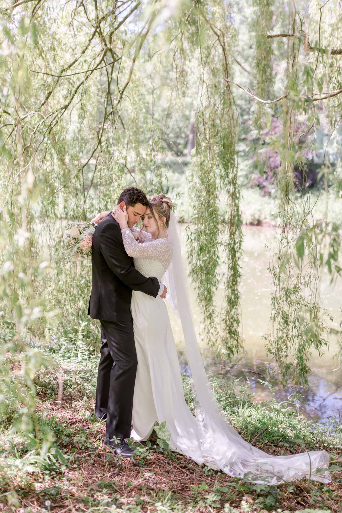 Enchant Your Wedding Guests With An Exquistie Wedding Just Like This One