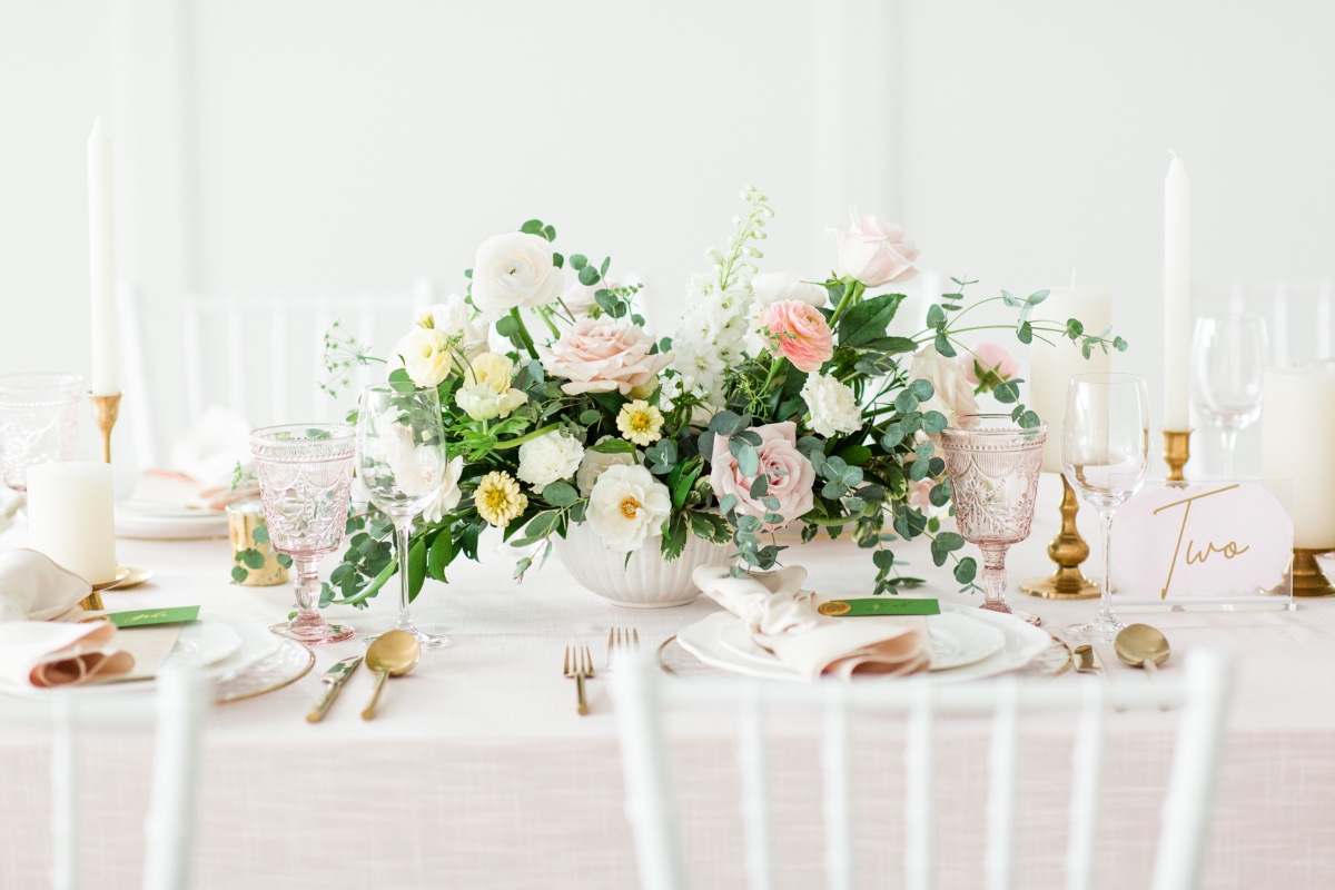 Elegant wedding table setting with flowers, candles and pink details