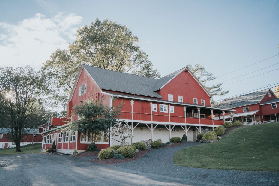 Memorytown Makes Those Rustic Red Barn Wedding Dreams a Reality
